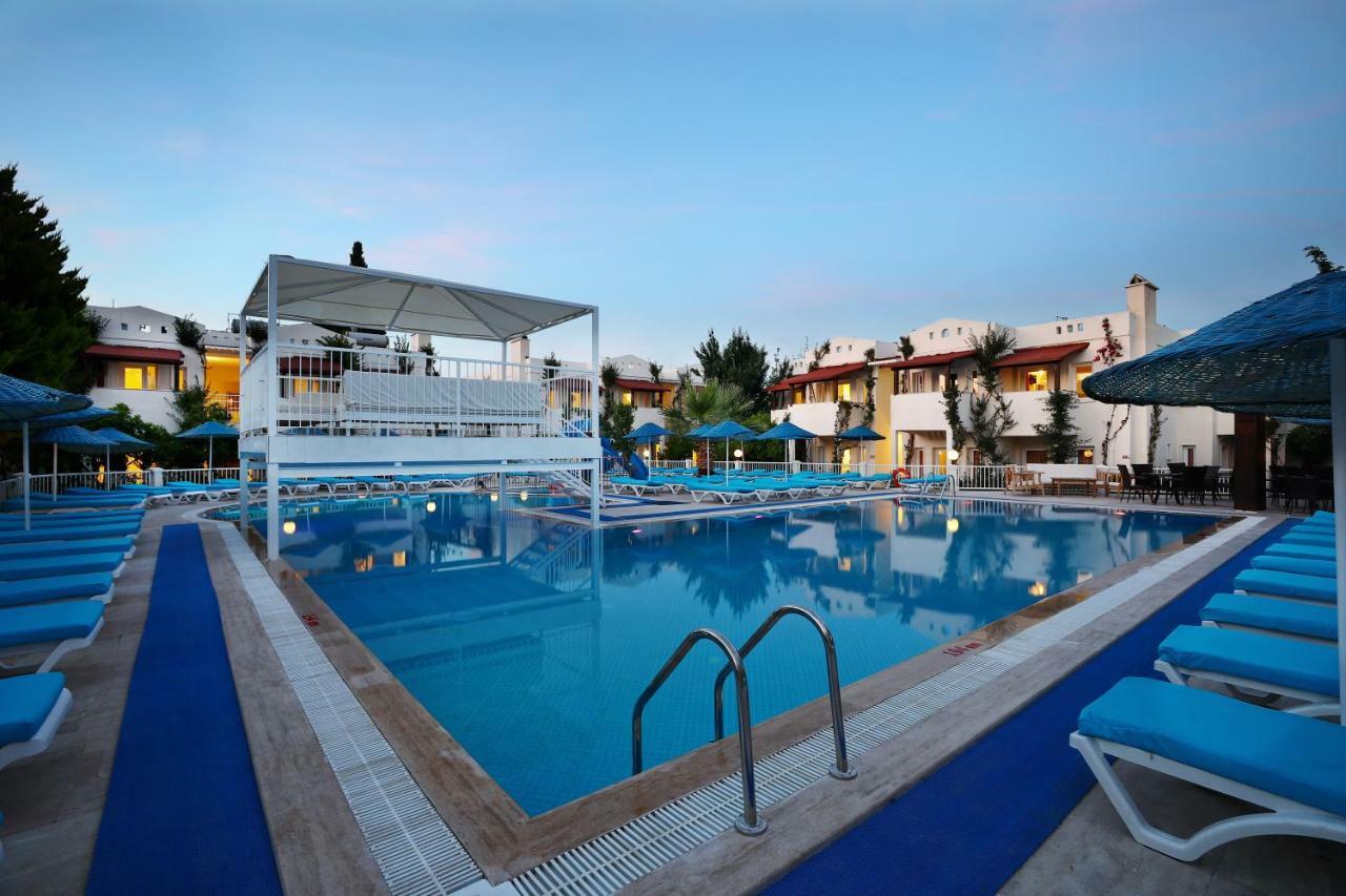 Summer Garden Suites Beach Hotel Bitez Swimming Pool photo